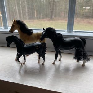 Lot of 3 Grand Champion and Unbranded Horses and Saddle
